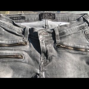 Lucky Brand Charlie Skinny Jean Size 4/27